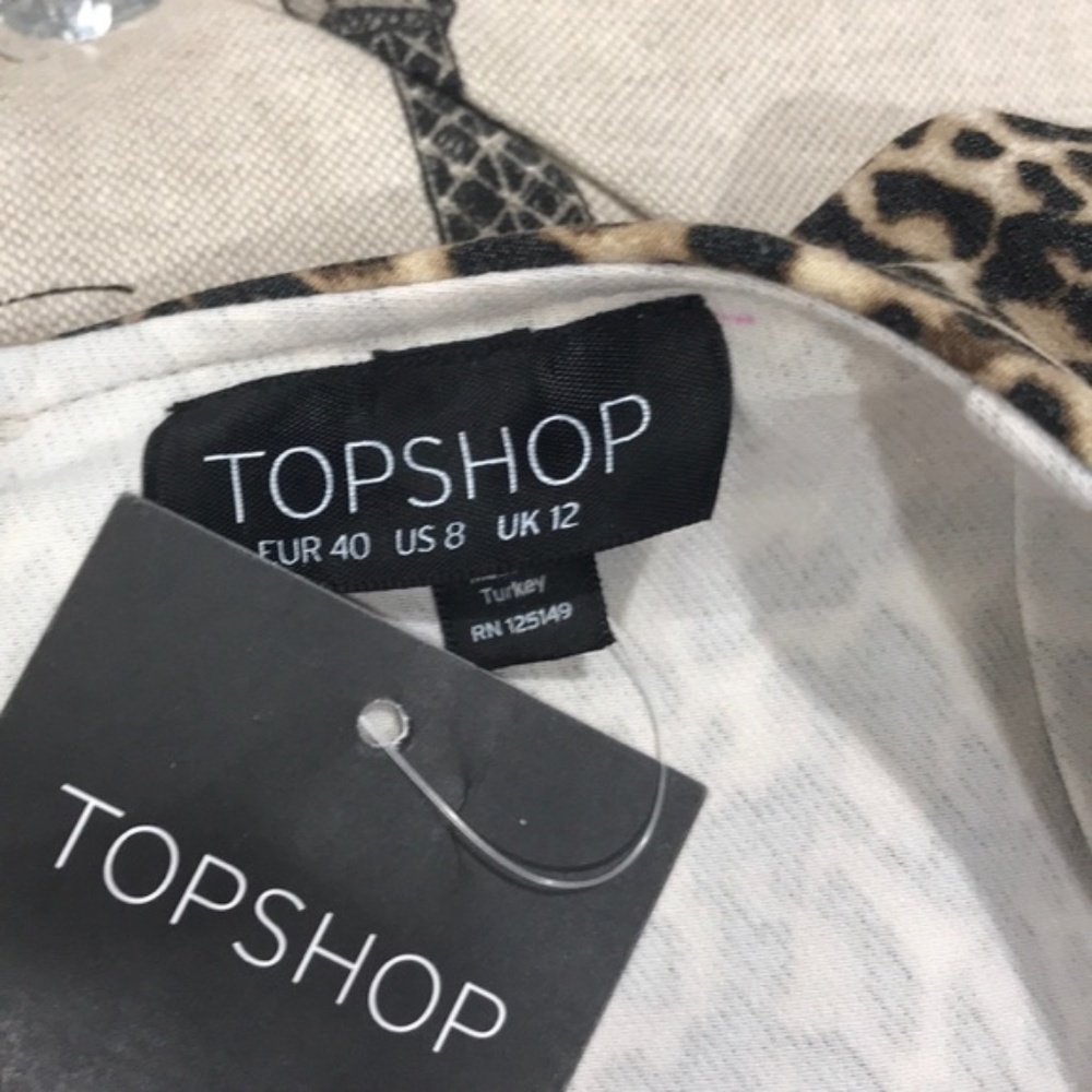TOPSHOP Leopard Print Ruffle Skirt - Picture 3 of 6
